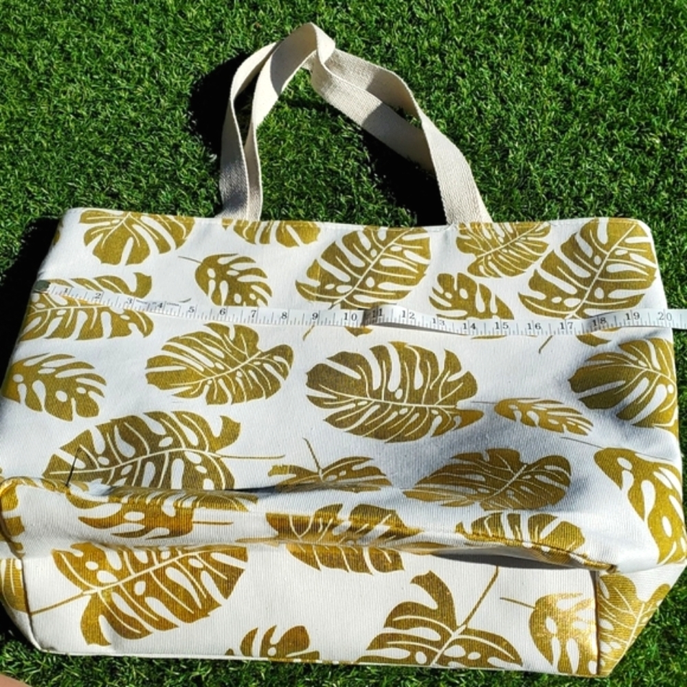 Gently Used Beach Bag Gold and Cream
